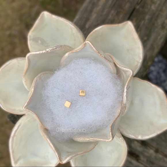 ⏹🆕Delicate Square Gold Stud Earrings - Picture 3 of 4